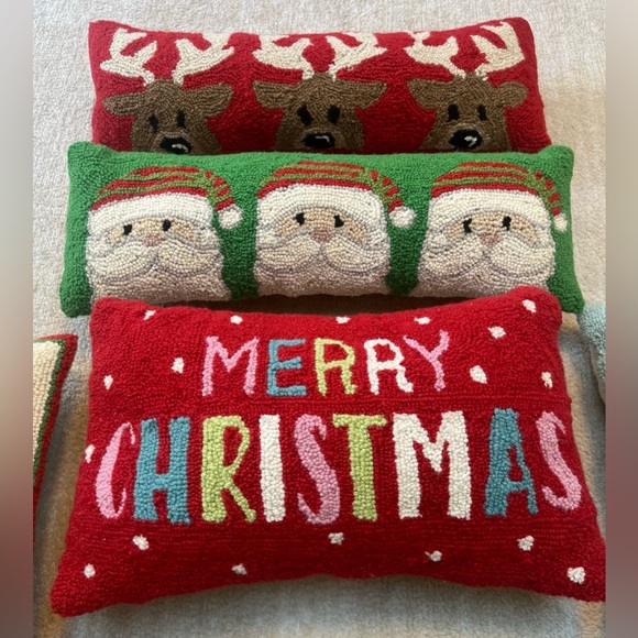 BUNDLE OF (5) HANDMADE WOOL HOOKED CHRISTMAS PILLOWS - Picture 2 of 8